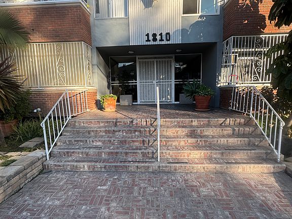 2nd image of 1810 N Bronson Ave APT 302