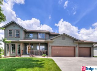 2009 Crest Ridge Dr, Papillion, NE 68133