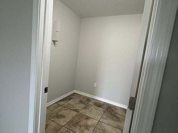 5th image of 98 Russell Blvd