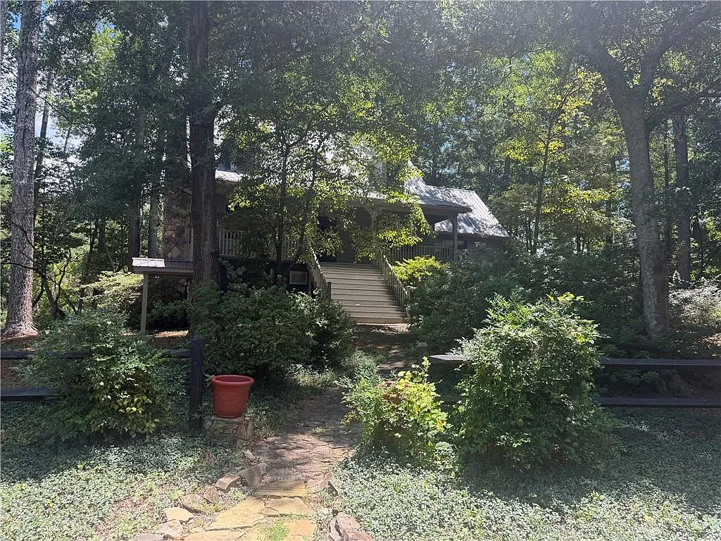 3 bed, 3.0 bath, 2516 sqft, $3,000 — Photo 2