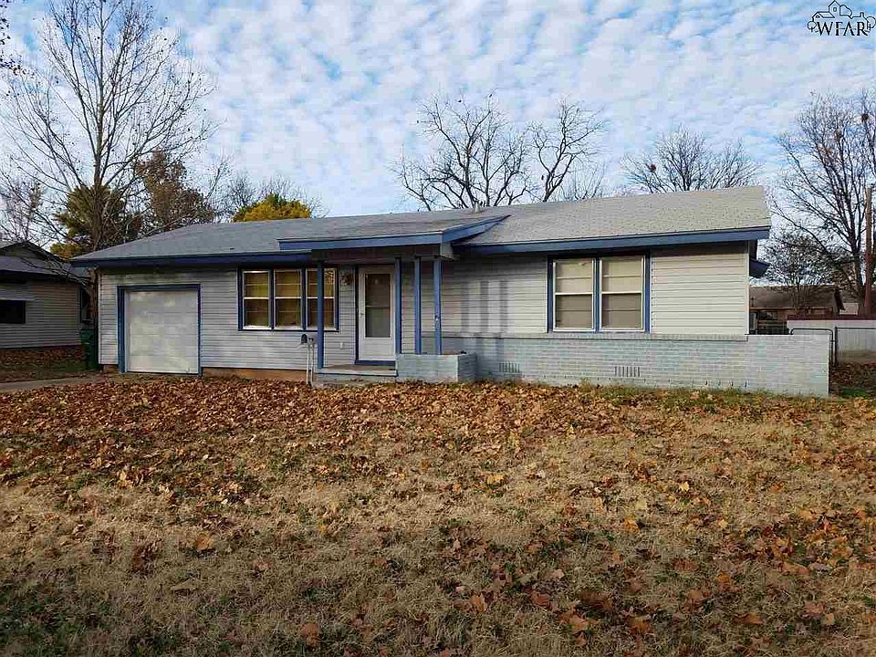 2nd image of 209 Walnut Dr