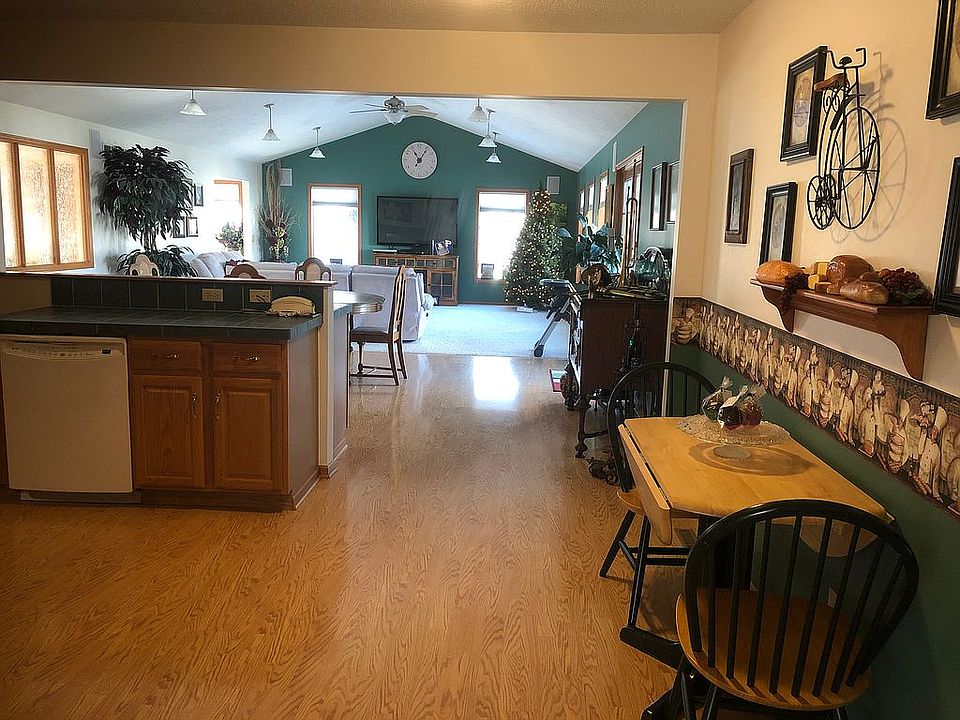 Open plan living/kitchen