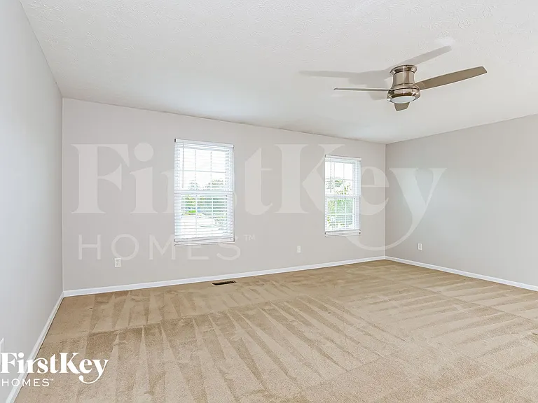 4792 Sarah Dr — Photo 7