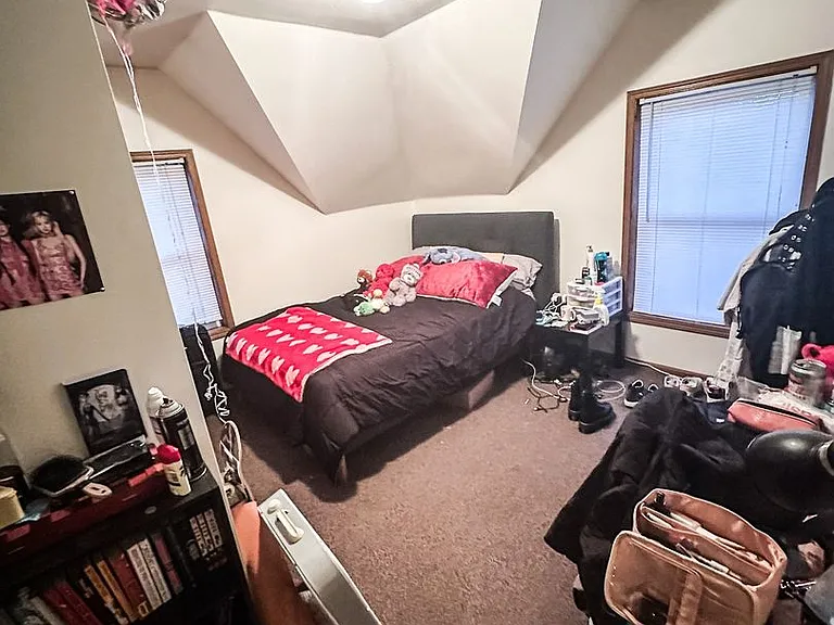 429 Niagara St #1/2 — Photo 4