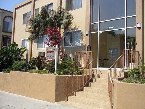 5th image of 1541 N Formosa Ave APT 10