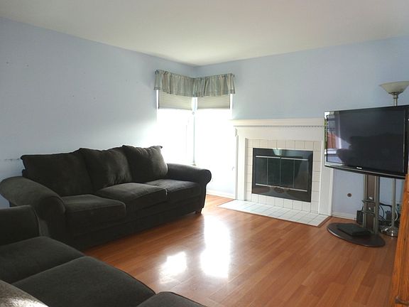3rd image of 1484 Beaumont Cir