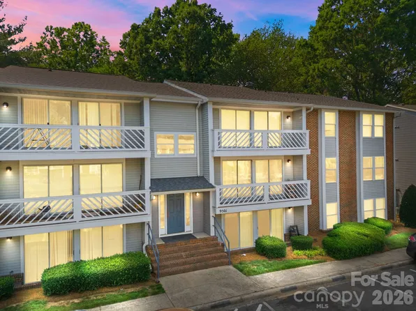 9501 Shannon Green Dr, Charlotte, NC 28213