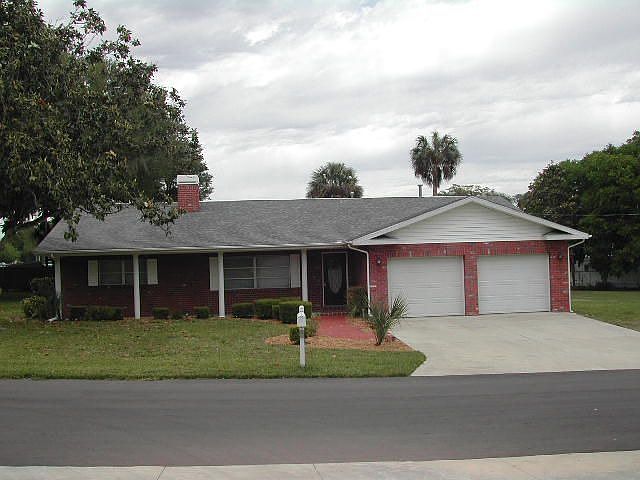 Brick home with view of Lake Griffin!!!