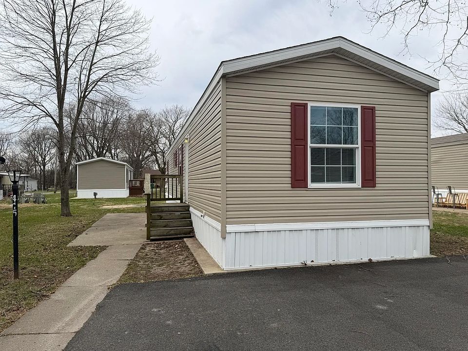 1st image of 415 Carriage Lane Est