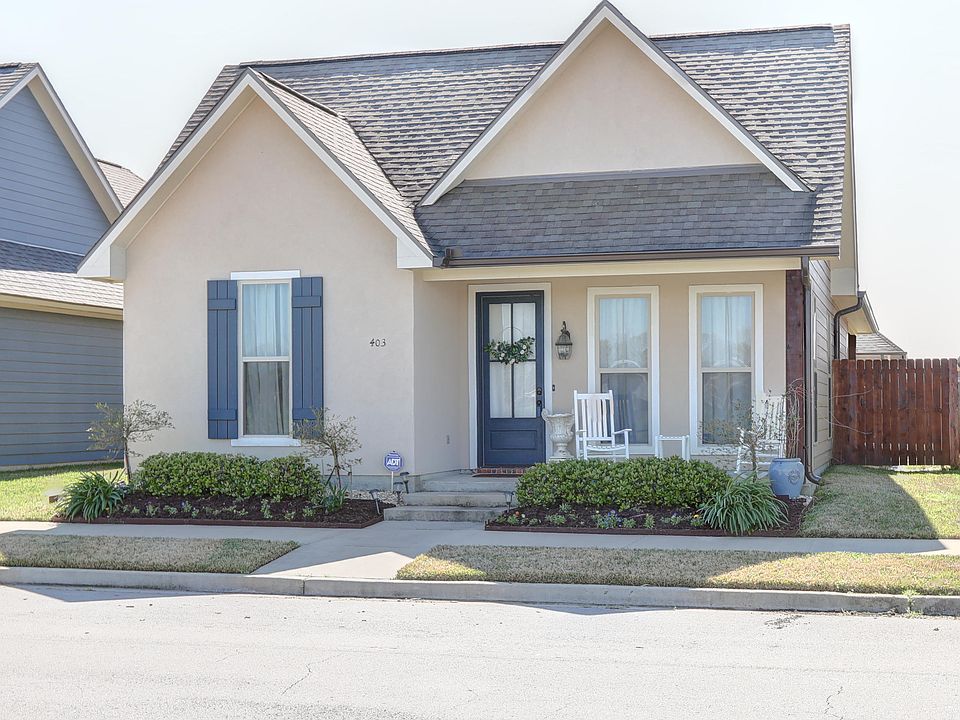 1st image of 403 Parker Ln