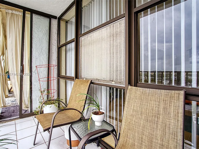 800 Parkview Dr #901 — Photo 33