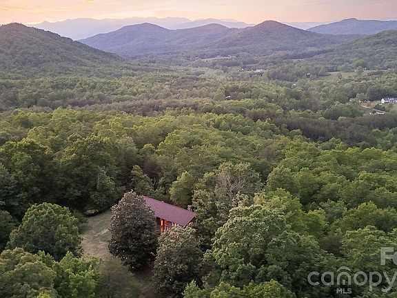 2nd image of 415 Reel Hollow Rd