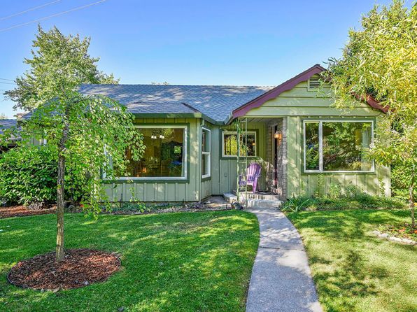 925 Douglas Ln, Mount Shasta, CA 96067