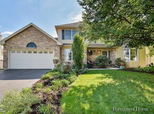 889 Hampton Dr, Carol Stream, IL 60188