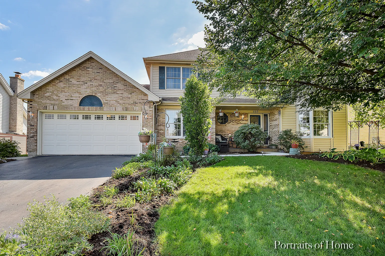 889 Hampton Dr photo 1