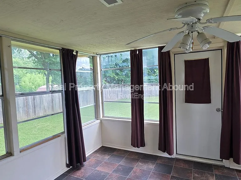 105 W Boston St — Photo 10