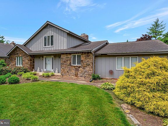 2nd image of 3 Briars Ln