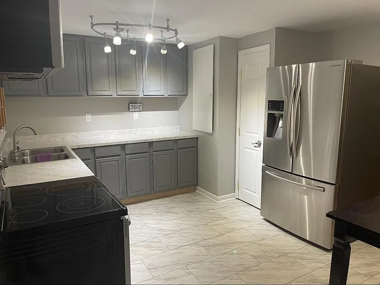 Lakeshore Dr NE — Photo 6