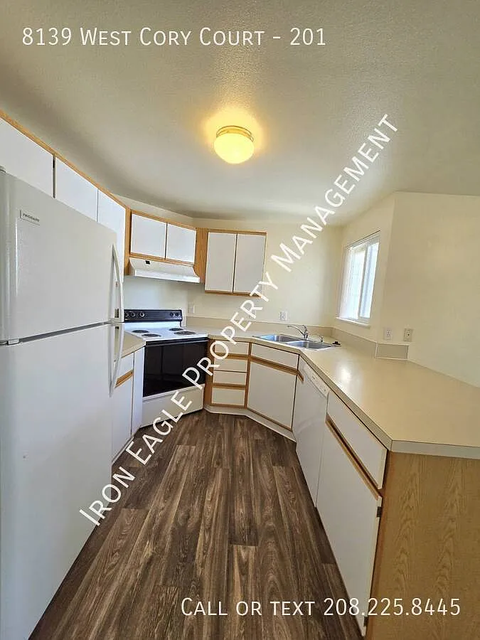 2 bed, 1.0 bath, $1,425 — Photo 3