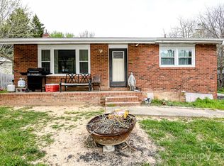 2 Wisteria Ct, Asheville, NC 28806