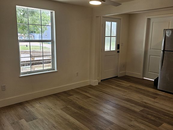 5th image of 410 Randall St #6