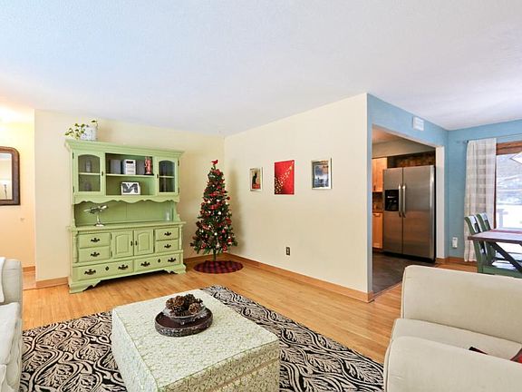 4th image of 3265 Midland Ave