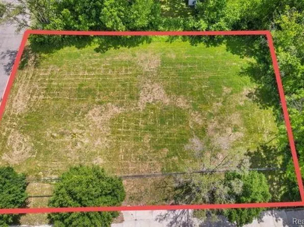 778 University Dr, Pontiac, MI 48342