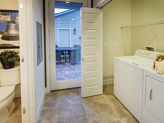 Ventana - Laundry Area