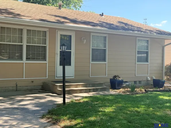 8130 N Hazelwood Dr, Lincoln, NE 68510