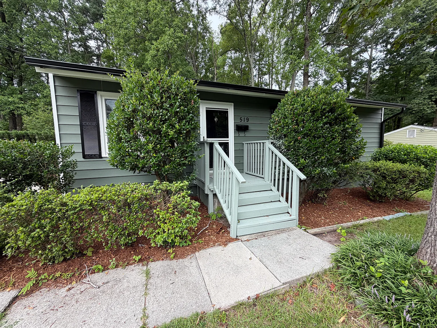 3 bed, 1.5 bath, 930 sqft, $1,900 — Photo 1
