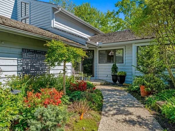 (undisclosed Address), Chagrin Falls, OH 44022