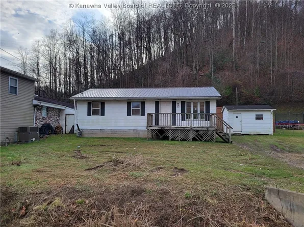 33 Ring Hollow Rd, Hernshaw, WV 25107