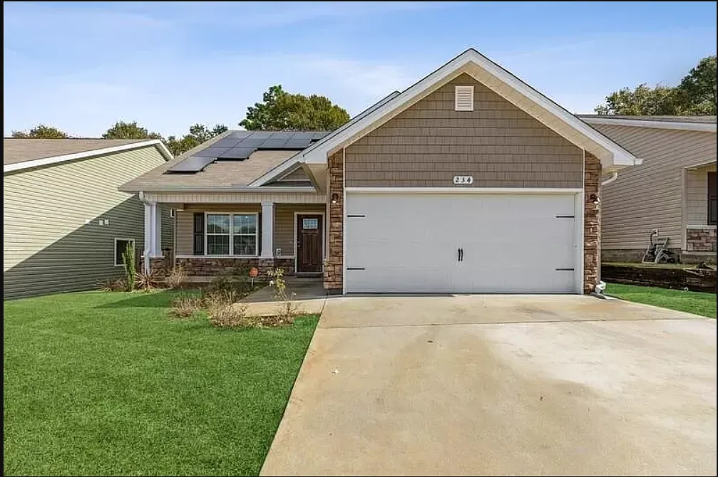 Beautiful 4BD / 2.5BA Home w/ Solar, Garden & Security | Crestview, FL — Photo 2