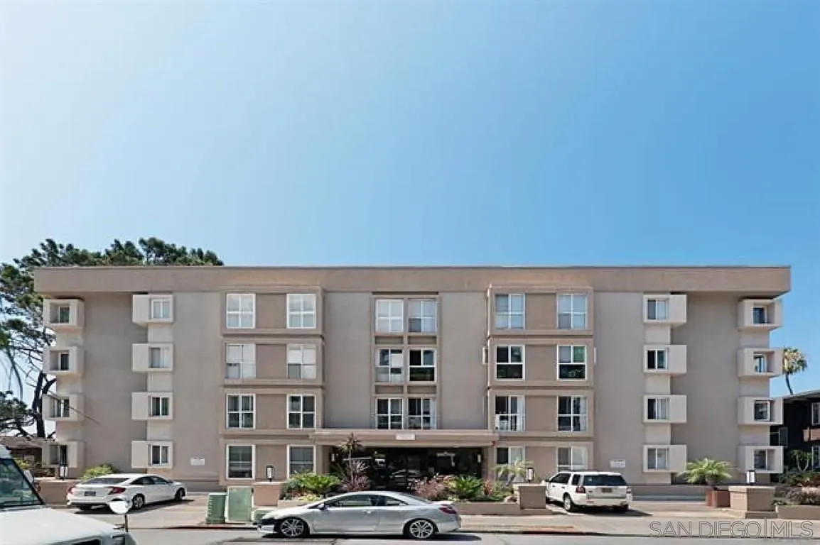 La Jolla Village — Photo 4