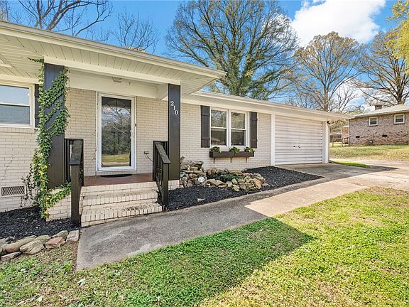 5th image of 210 Ligon Dr