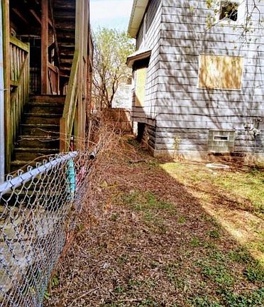 2nd image of 605 N Laramie Ave