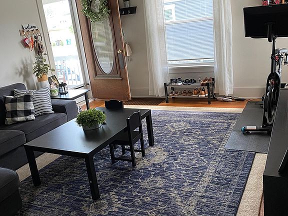 3rd image of 641 Forest Ave #1