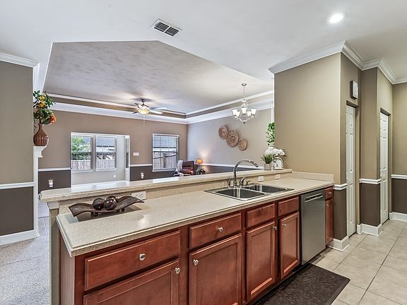 4th image of 100 Covington Cir
