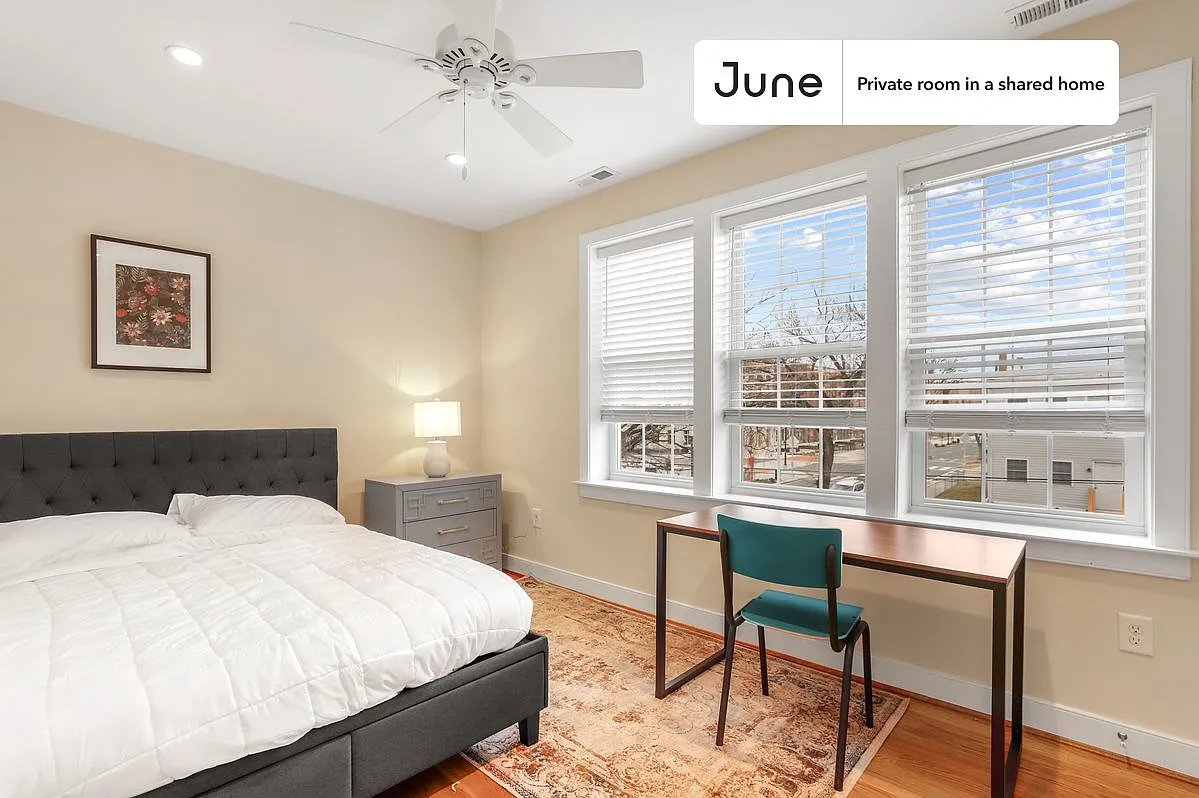 Full bedroom in 3 bed/3 bath home in Capitol Hill #1456 C — Photo 1