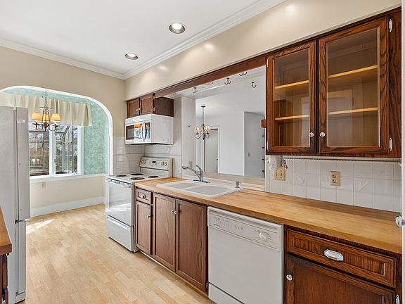5th image of 469 Crescent Rd