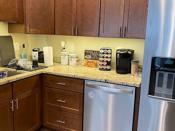 4th image of 526 Packard St APT 302