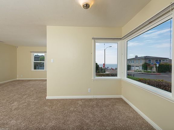5th image of 225 Bird Rock Ave