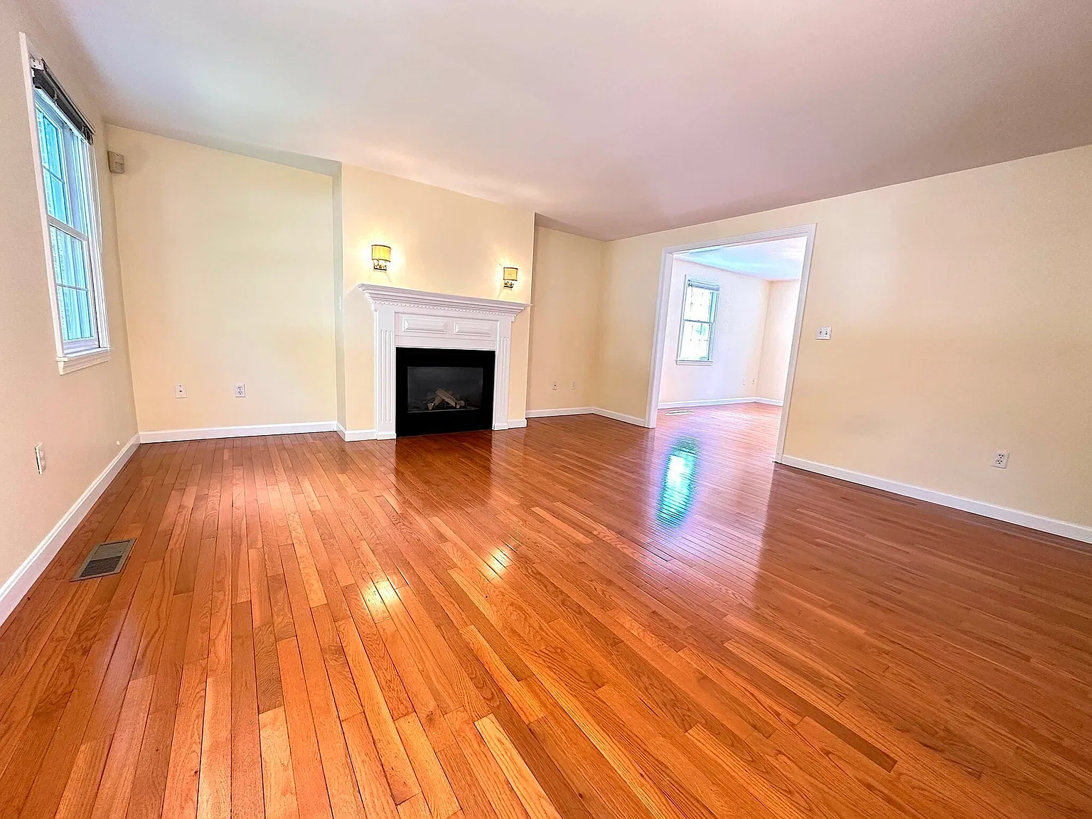 4 bed, 3.5 bath, 3441 sqft, $6,500 — Photo 3