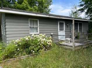 10616 Riverside Dr, Honor, MI 49640