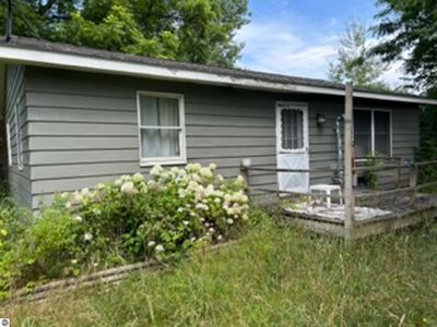 10616 Riverside Dr, Honor, MI, 49640