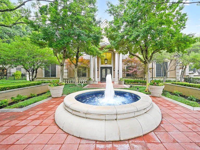 St Moritz Apartments in Dallas, Texas