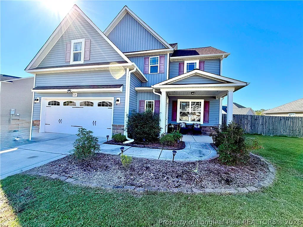 5 bed, 3.5 bath, 3018 sqft, $2,100 — Photo 2