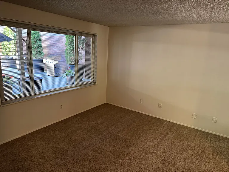 Fairmont Terrace — Photo 6