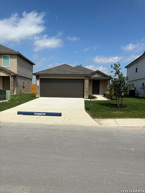 4 bed, 2.0 bath, 1572 sqft, $1,850 — Photo 3