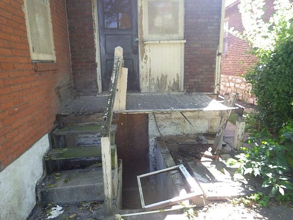 3rd image of 4671 Lee Ave
